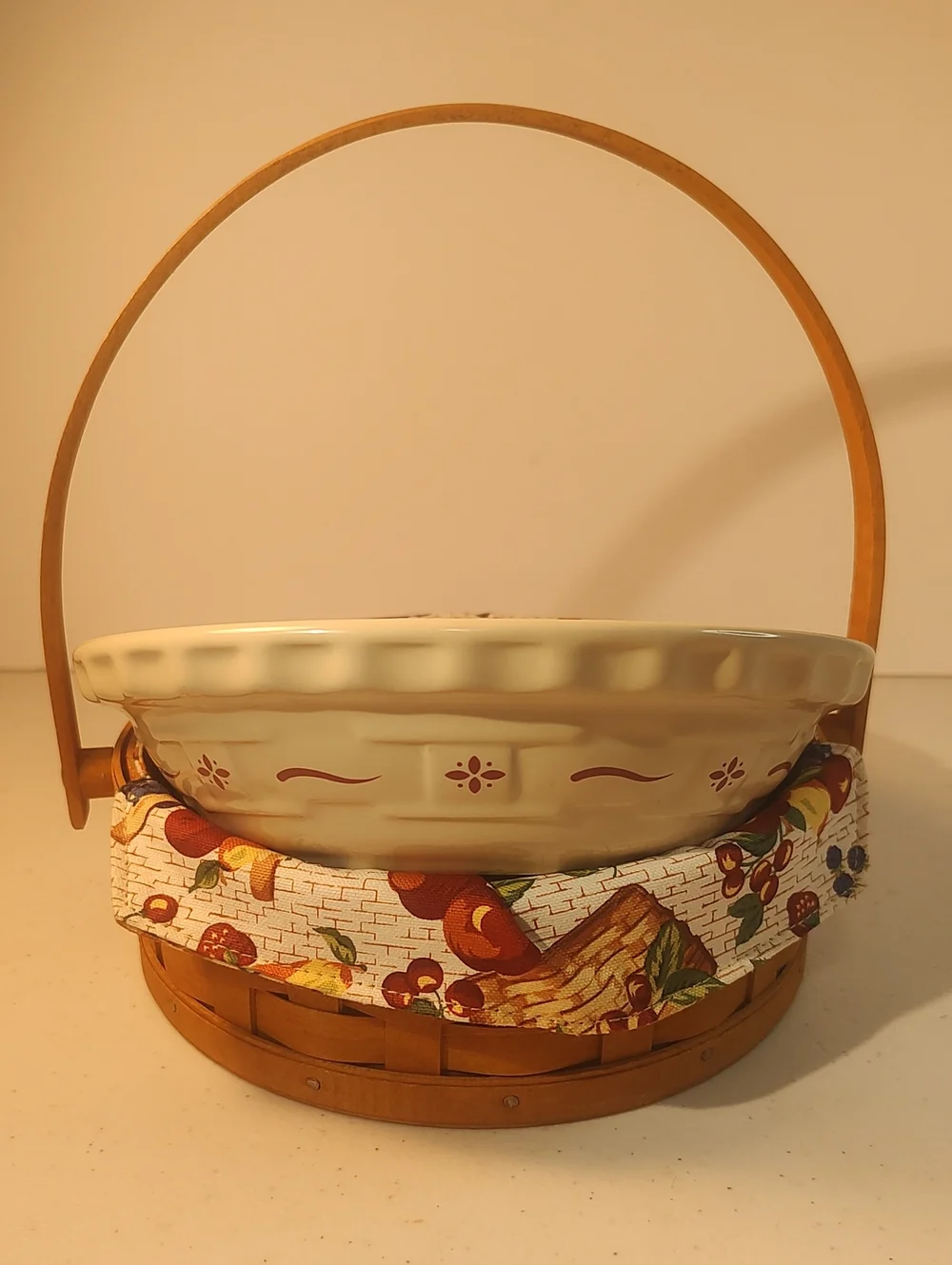 Longaberger Small Round Pie Basket With Fruit Basket Liner & Small Pie Plate